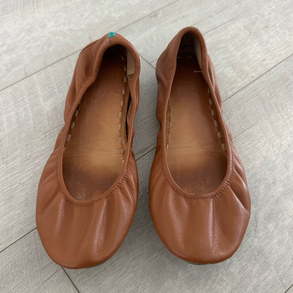 Tieks Leather Ballet Flats in Tan size 9